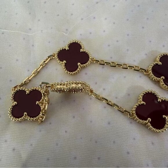 Van Cleef & Arpels Alhambra 5-Motif Carnelian 18 Karat Yellow Gold Bracelet - Picture 7 of 8